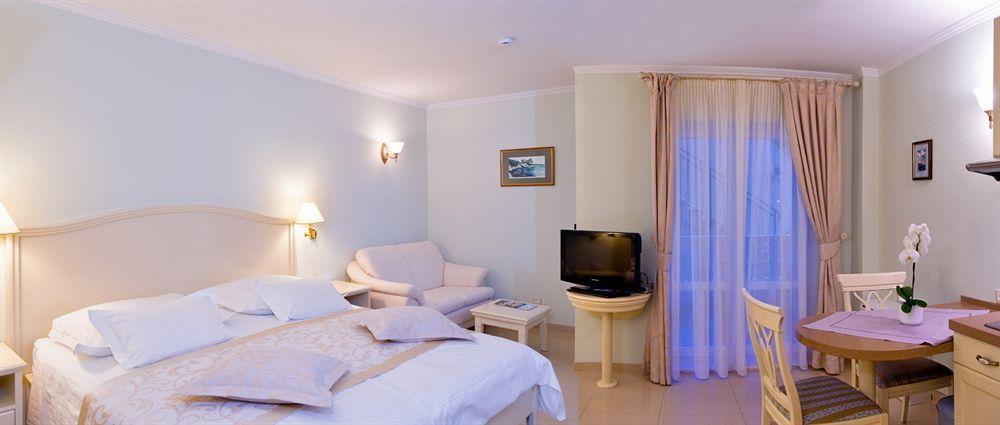 Hotel Sunceva Postelja Brela Buitenkant foto