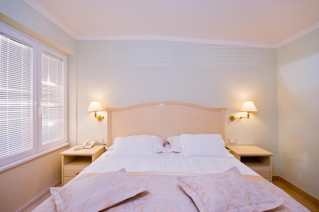 Hotel Sunceva Postelja Brela Buitenkant foto