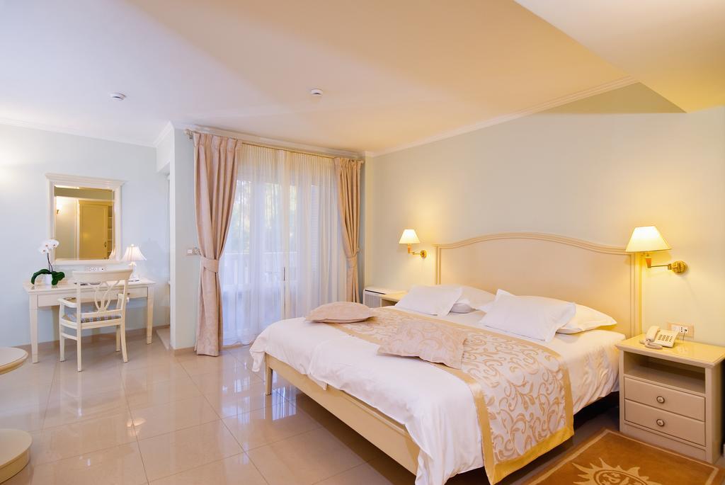Hotel Sunceva Postelja Brela Buitenkant foto