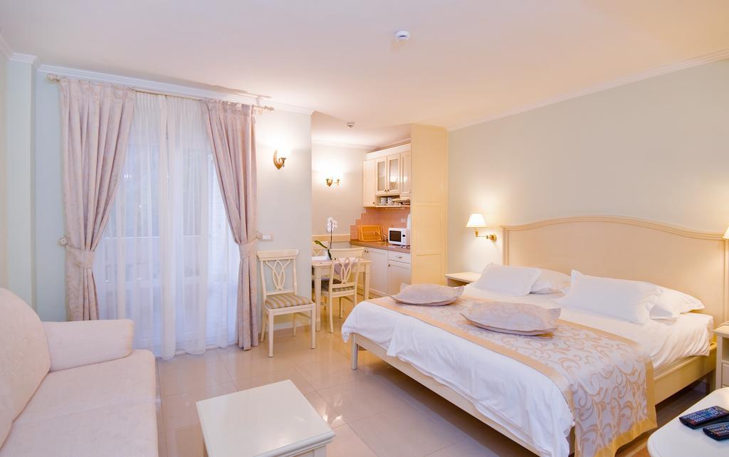 Hotel Sunceva Postelja Brela Buitenkant foto