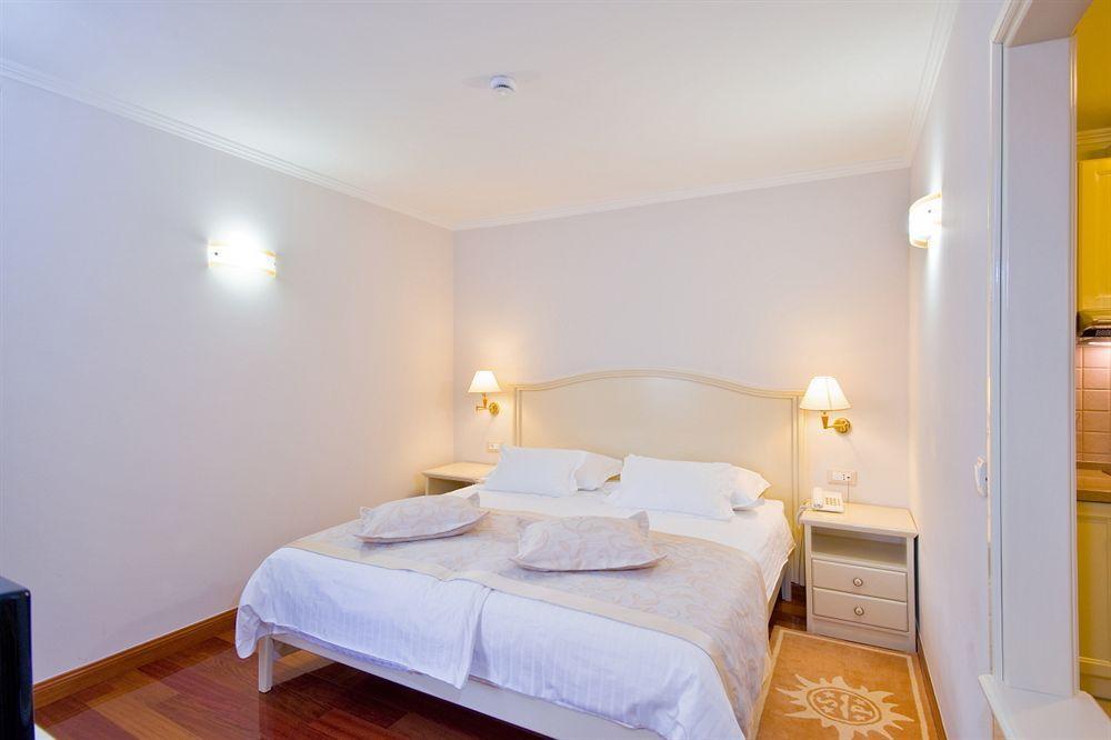 Hotel Sunceva Postelja Brela Buitenkant foto