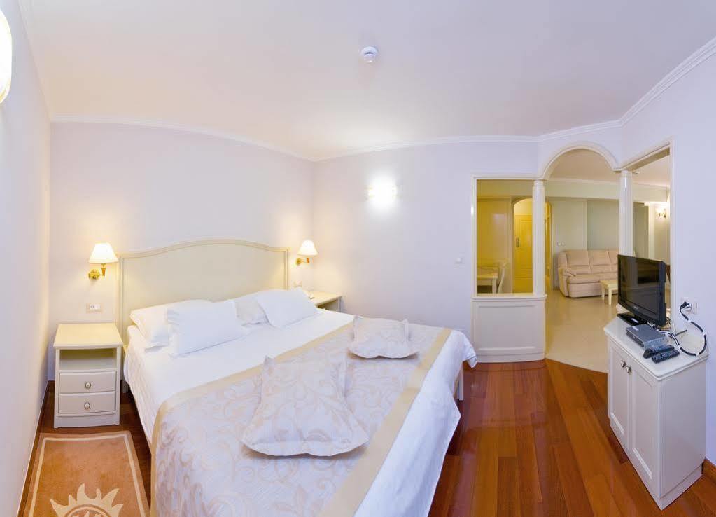 Hotel Sunceva Postelja Brela Buitenkant foto