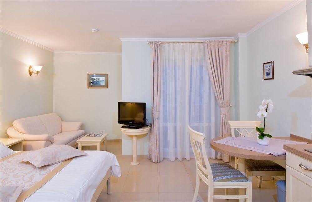 Hotel Sunceva Postelja Brela Buitenkant foto